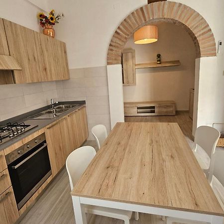 Castelnuovo D'elsa Appartamento Via Roma מראה חיצוני תמונה